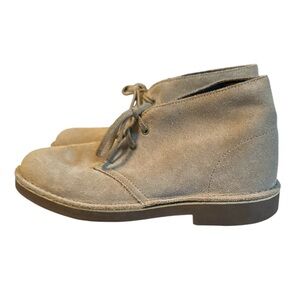 Women’s Clark’s tan suede ankle boots size 8.5